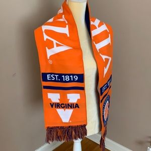 New reversible UVA scarf